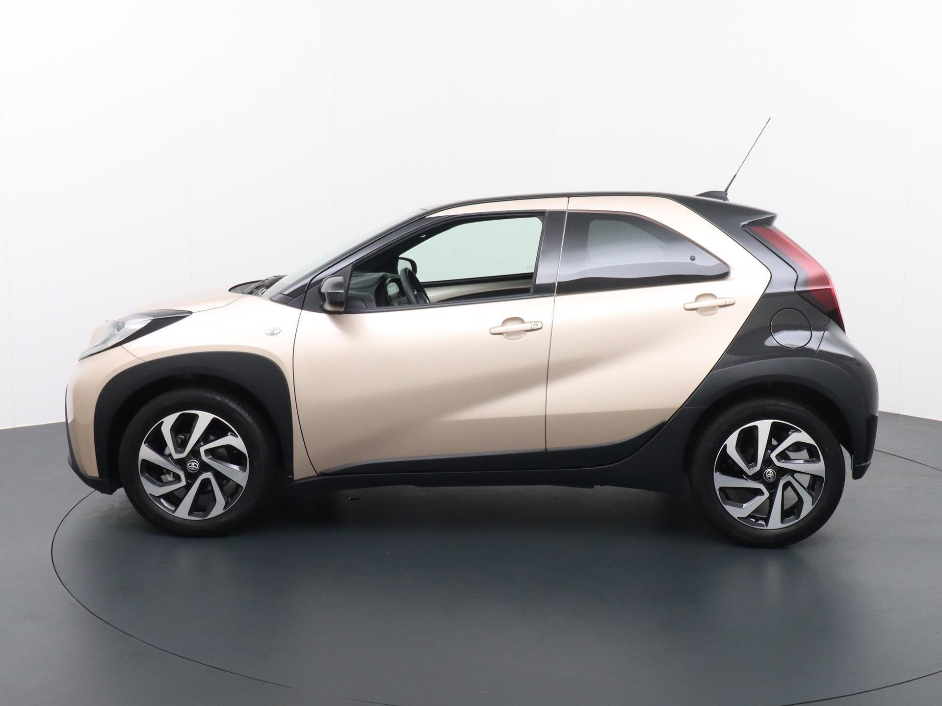Toyota Aygo X 1.0 VVT-i automaat, Auto's, Stof, Gebruikt, Zwart, 965 kg