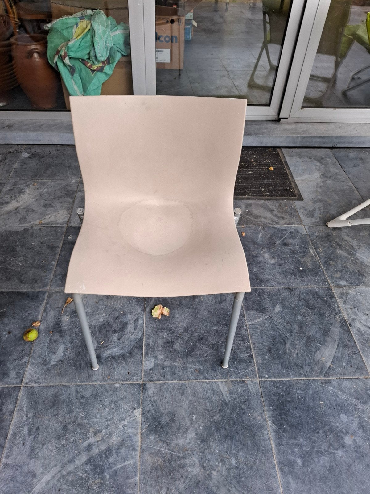Chaise Driade Aleph 'Cameleon' de Philippe Starck, Enlèvement