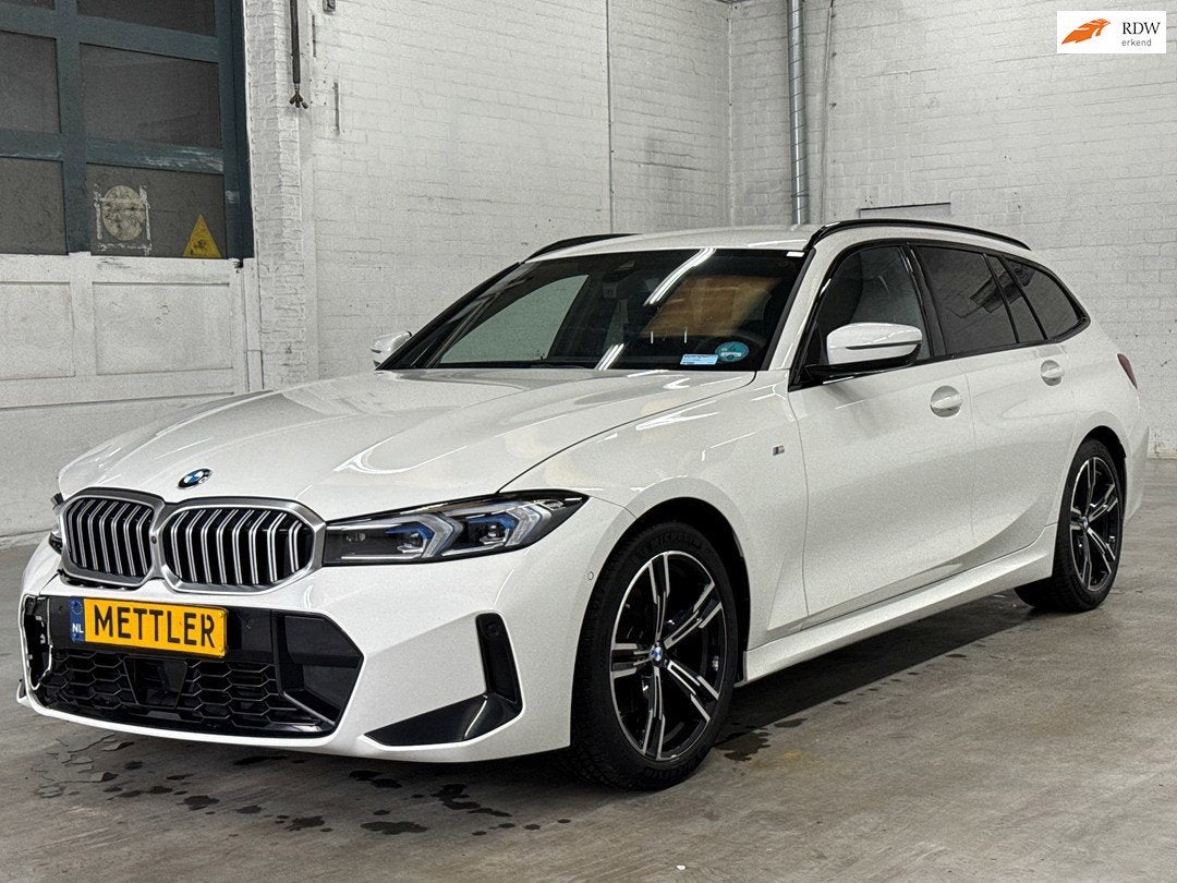 BMW 3-serie Touring 320i, M-sportpakket, M pakket, 360 camer, Automaat, Achterwielaandrijving, 4 cilinders, Alcantara
