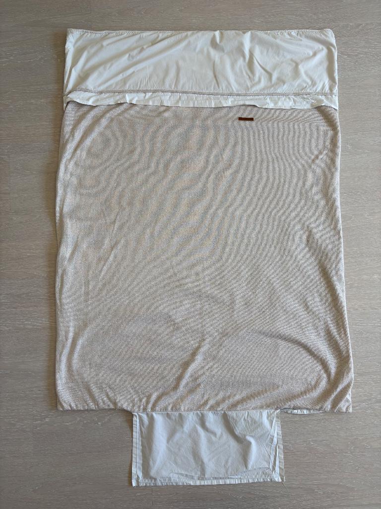Dekbedovertrek beige/goud + donsdeken babybed, Kinderen en Baby's, Ophalen, Jongetje of Meisje, Beige, Dekbedovertrek