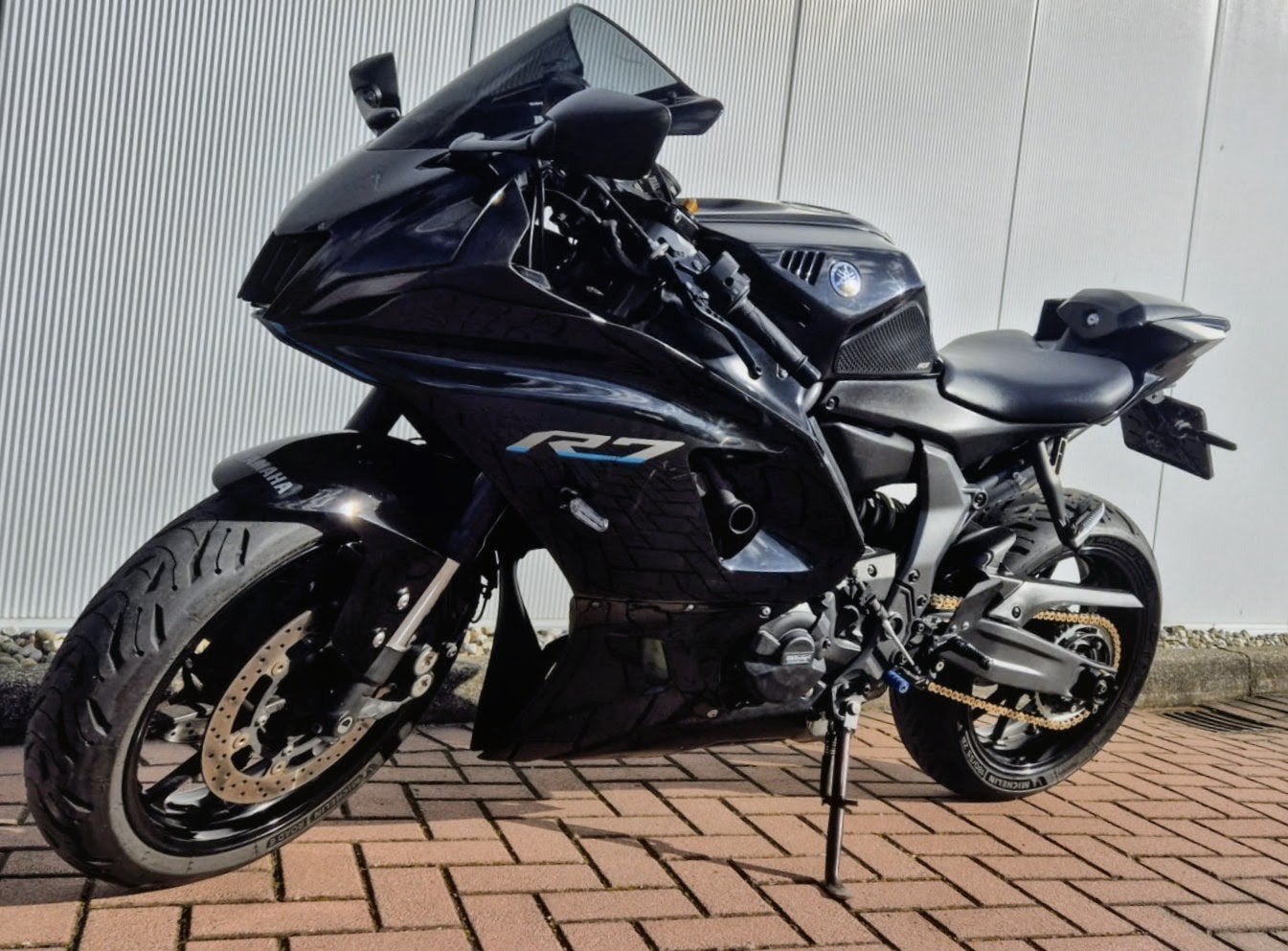 Yamaha R7 2022 - Entretien optimal - Akrapovic Gilles GB-Rac, ABS, Permis Moto A, Occasion, Plus de 35 kW