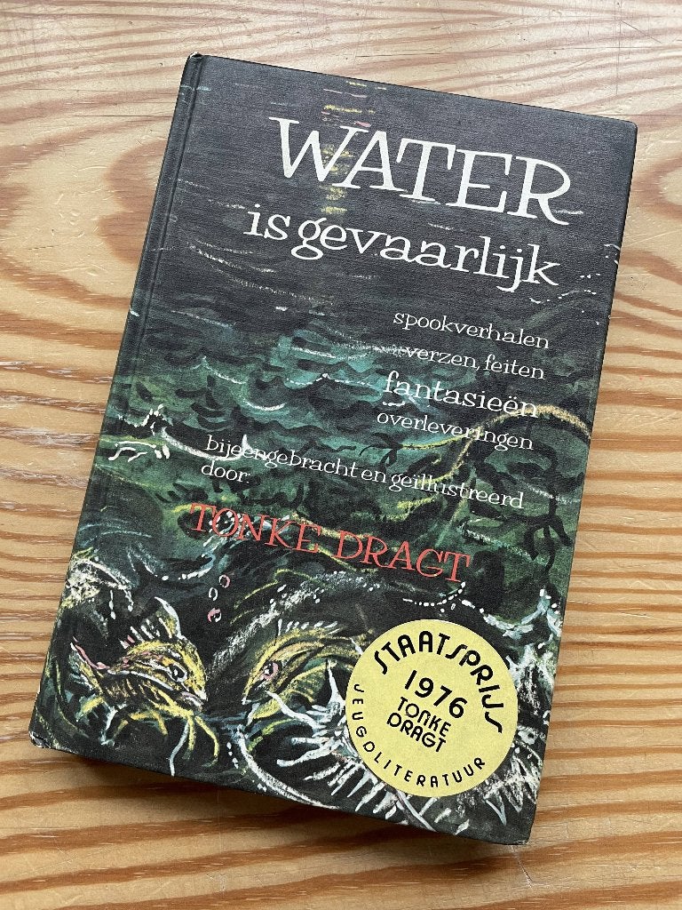 TONKE DRAGT Water is gevaarlijk (Eerste druk 1977 Hardcover), Gelezen, Tonke Dragt, Ophalen of Verzenden, Fictie