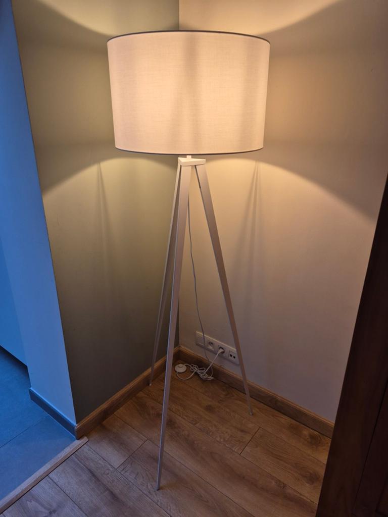 Witte staande lamp, Huis en Inrichting, Lampen | Vloerlampen, Ophalen