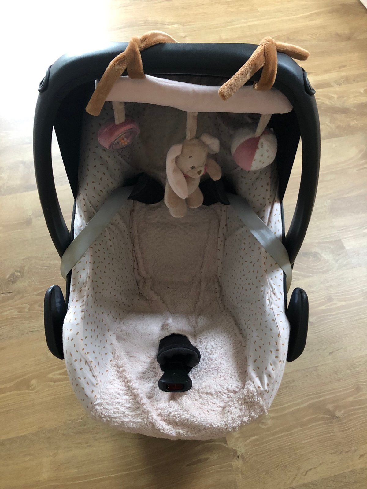 Maxi-Cosi met speeltje en hoes, Kinderen en Baby's, Kinderwagens en Combinaties, Ophalen, Zo goed als nieuw, Maxi-Cosi