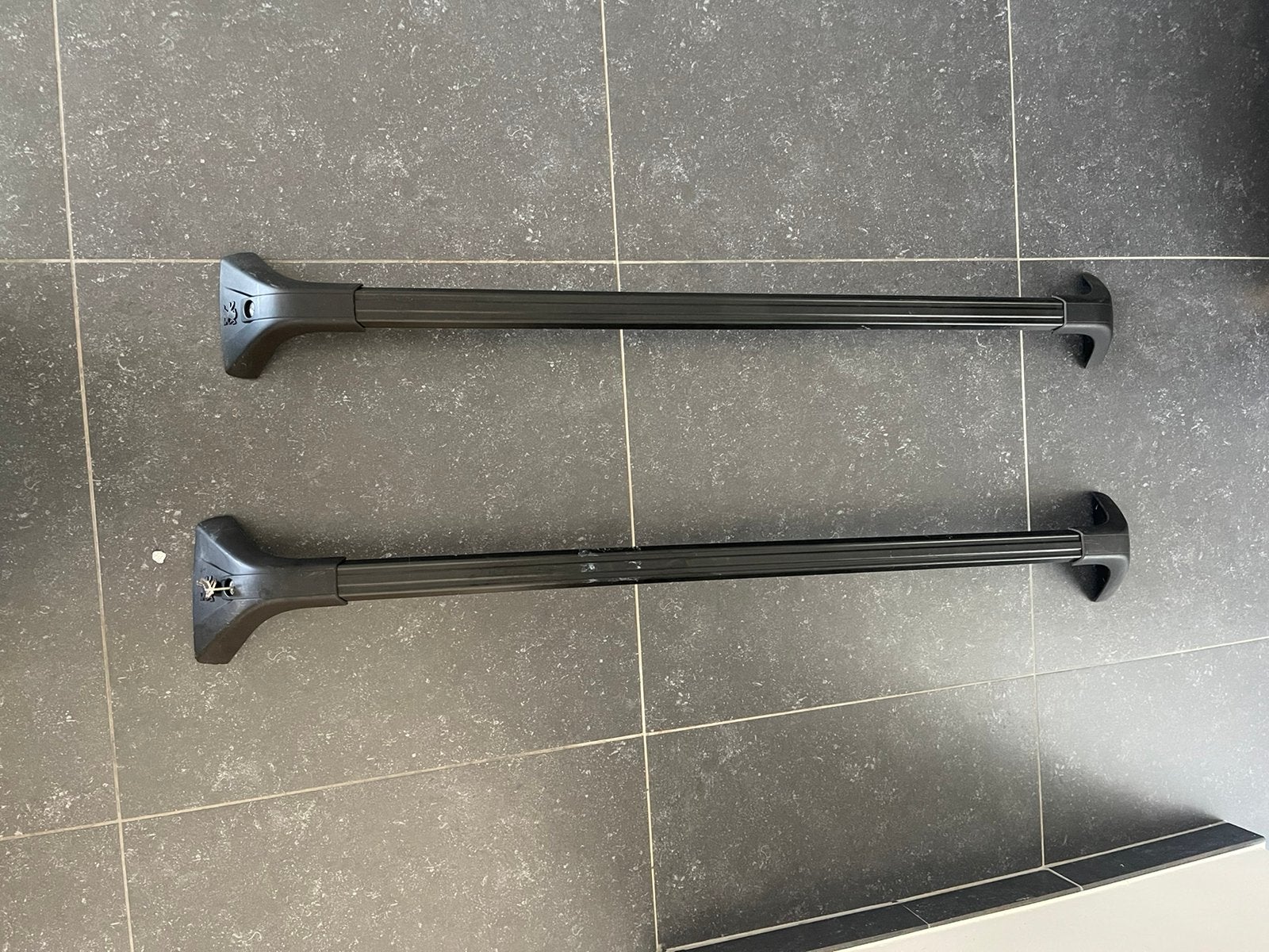2 barres de toit pour Peugeot 5008, Autos : Divers, Porte-bagages, Enlèvement ou Envoi, Comme neuf