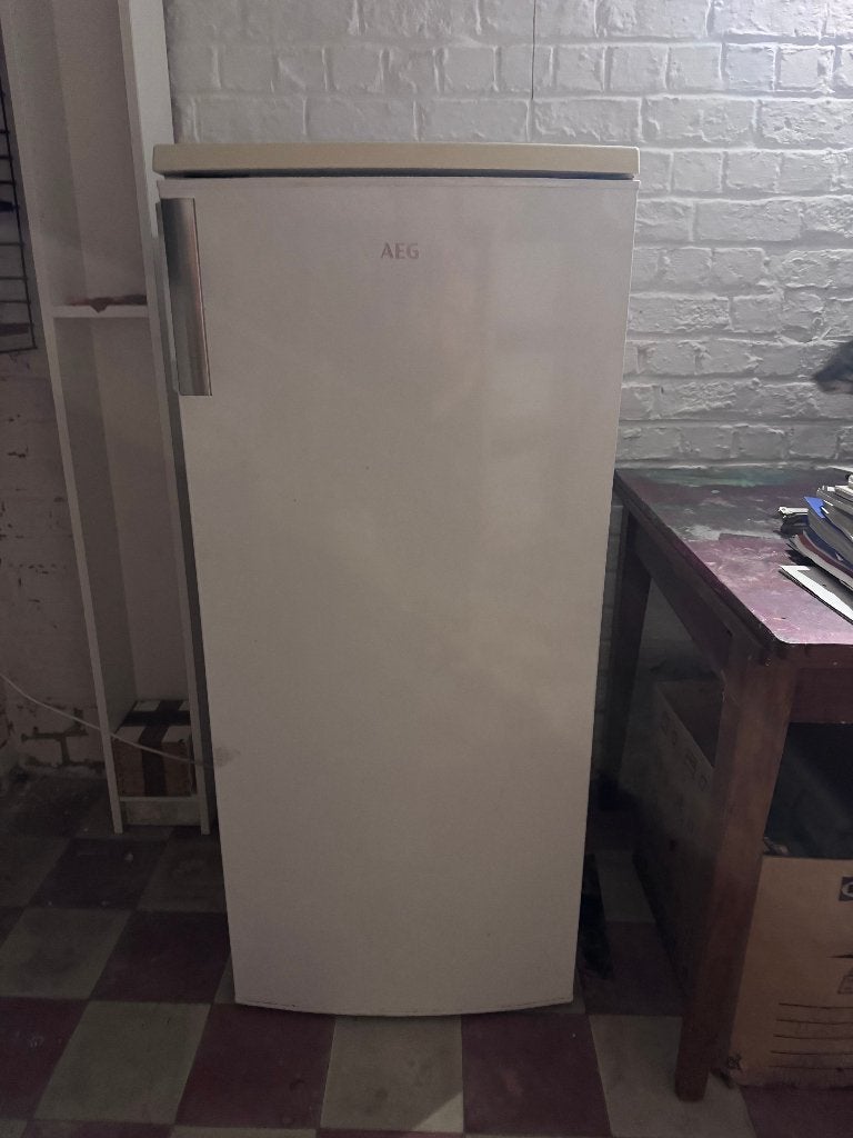 Frigo AEG, 120 à 140 cm, Sans bac à congélation, Enlèvement, Utilisé