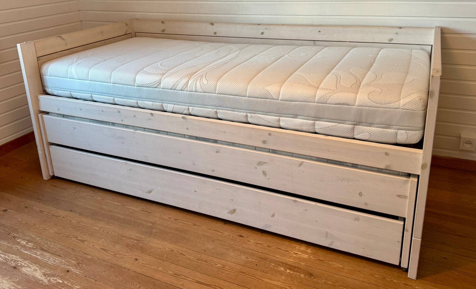 Lifetime 200x90 whitewash kajuitbed- logeerbed, lade, matras, 85 tot 100 cm, Zo goed als nieuw, 180 cm of meer, Ophalen