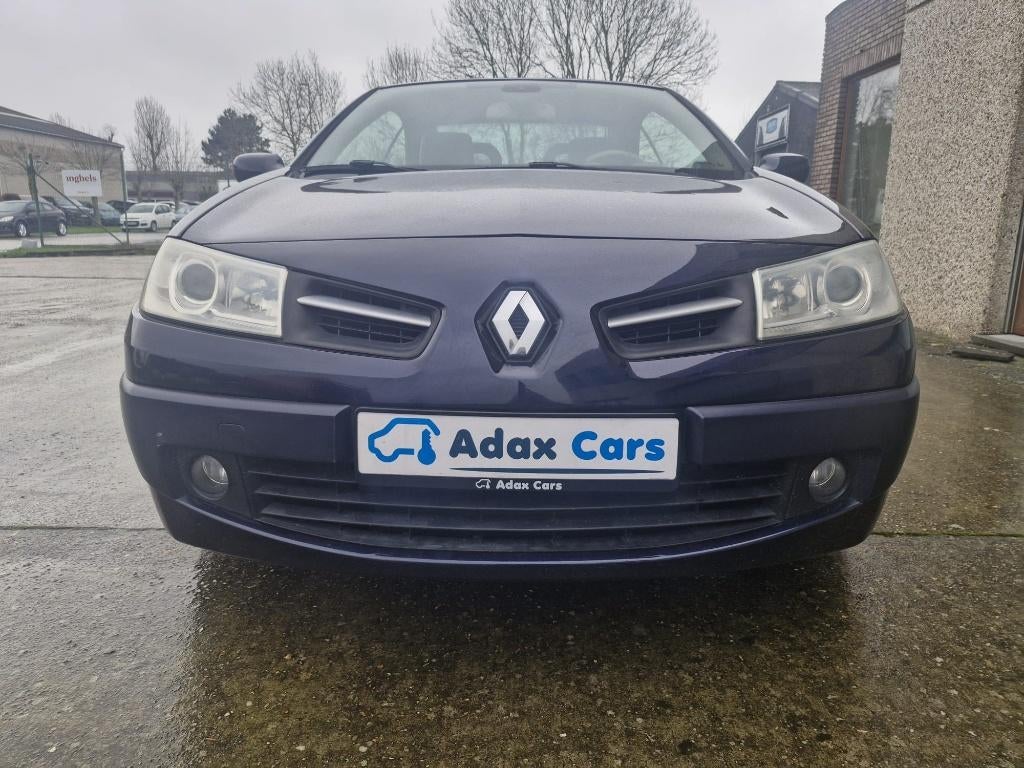 Renault Megane 1.9 Diesel 2009, Auto's, Voorwielaandrijving, 4 zetels, Beige, 4 cilinders
