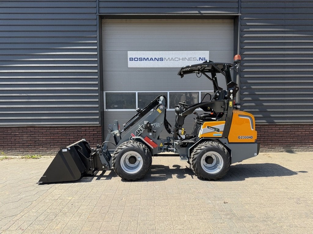 Giant G2300 HD minishovel NIEUW pro-inching, Articles professionnels, Machines & Construction | Grues & Excavatrices, Tobroco