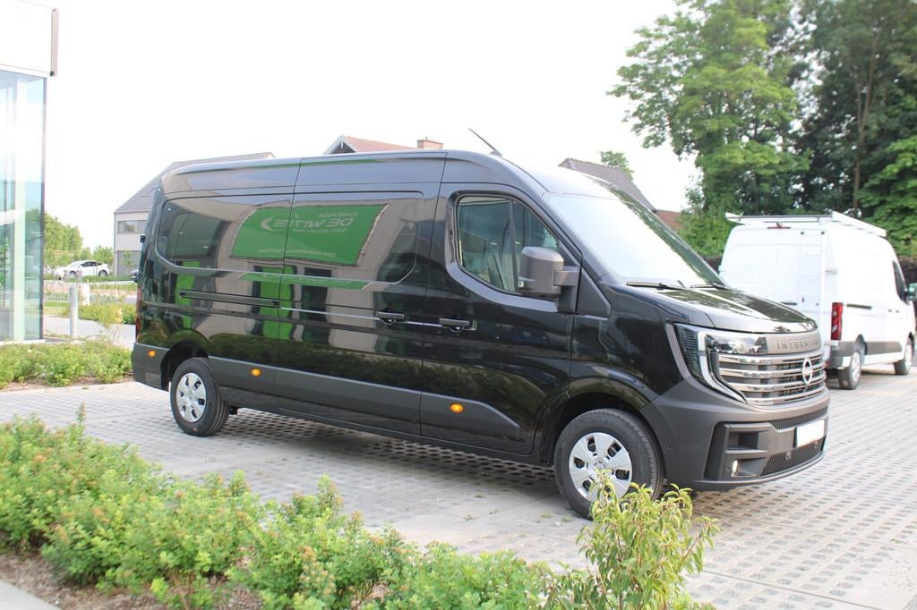 Nissan Interstar VAN L2H2 dCi 170pk AT Tekna + Cargo Pack, Stof, 2500 kg, Zwart, Bedrijf