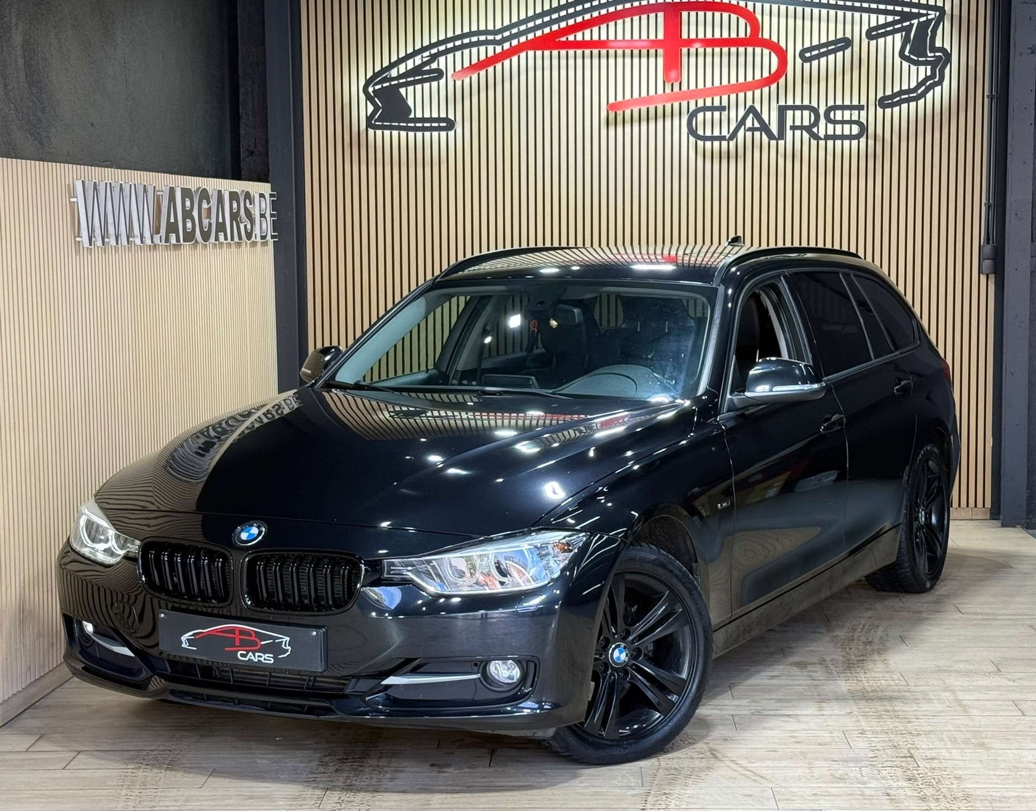 BMW 3 Serie 318 DA * Touring * GARANTIE 12 MOIS * PACK SPORT, Auto's, Automaat, Euro 5, Zwart, 4 cilinders