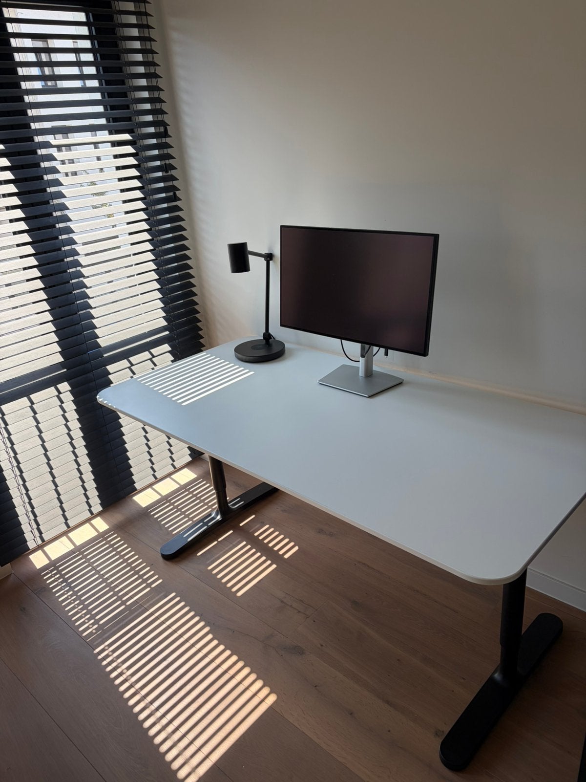 IKEA Bekant bureau 160 x 80 cm - wit/zwart - zeer goed staat, Huis en Inrichting, Ophalen, In hoogte verstelbaar, Zo goed als nieuw