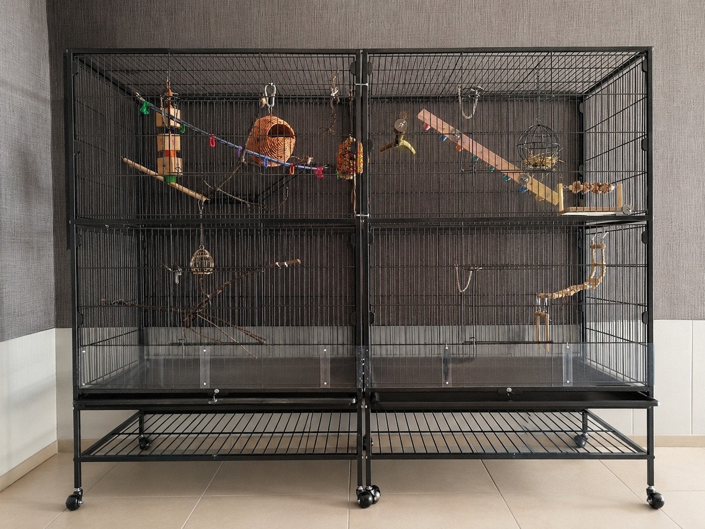 Ruime vogelkooi + grote hoeveelheid accessoires, Ophalen, Zo goed als nieuw, Vogelkooi