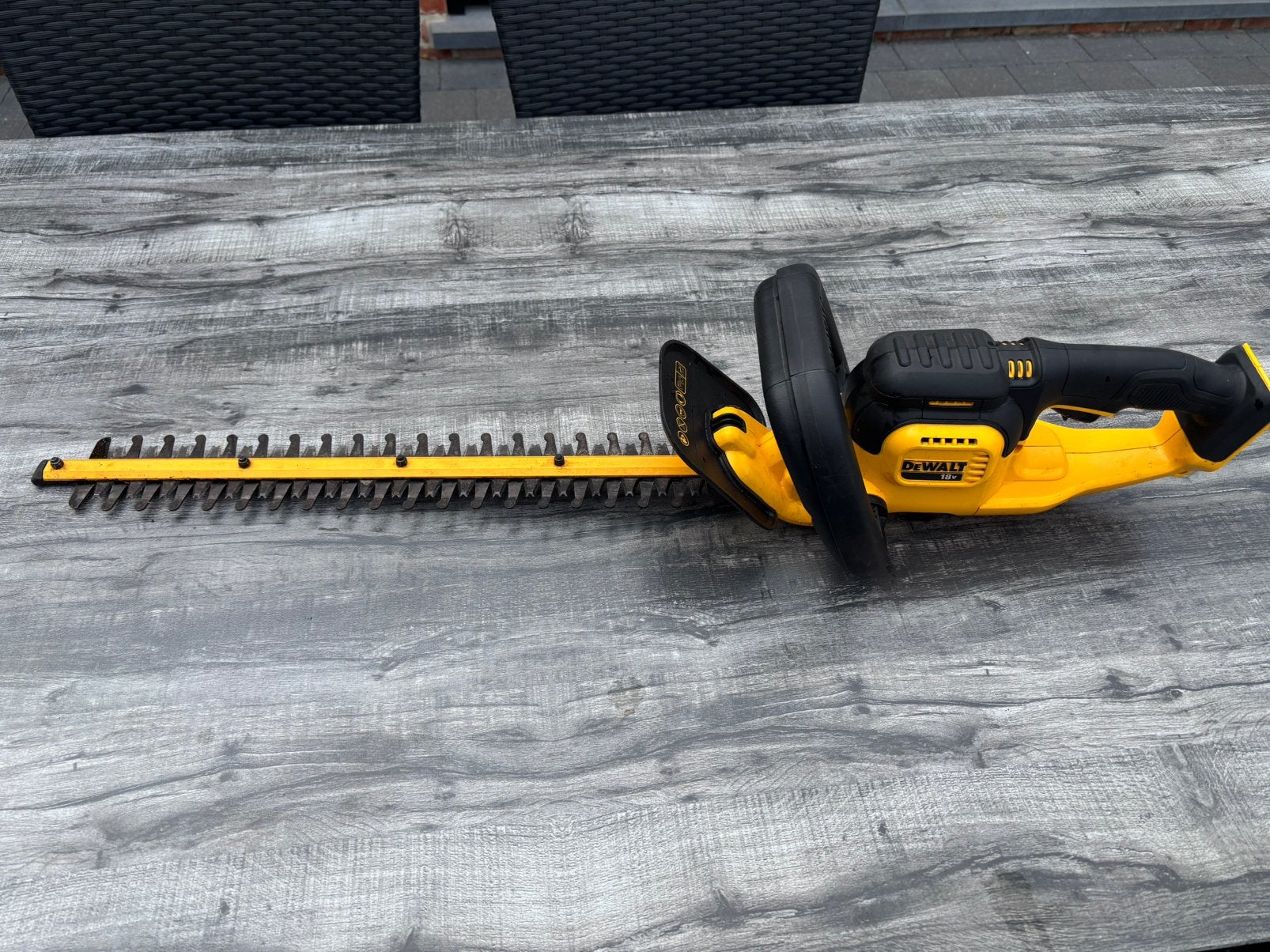 DeWALT DCM563 18V Accu Heggenschaar – 55 cm, Ophalen, Accu