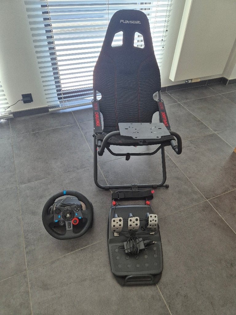Playseat + Compleet raceset logitec, Games en Spelcomputers, Ophalen, Zo goed als nieuw