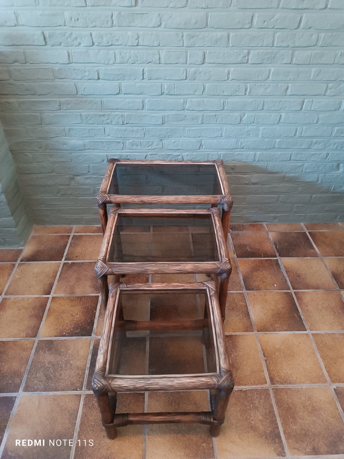 Set de 3 tables gigognes en rotin et verre fumé / Vintage, Enlèvement, Utilisé