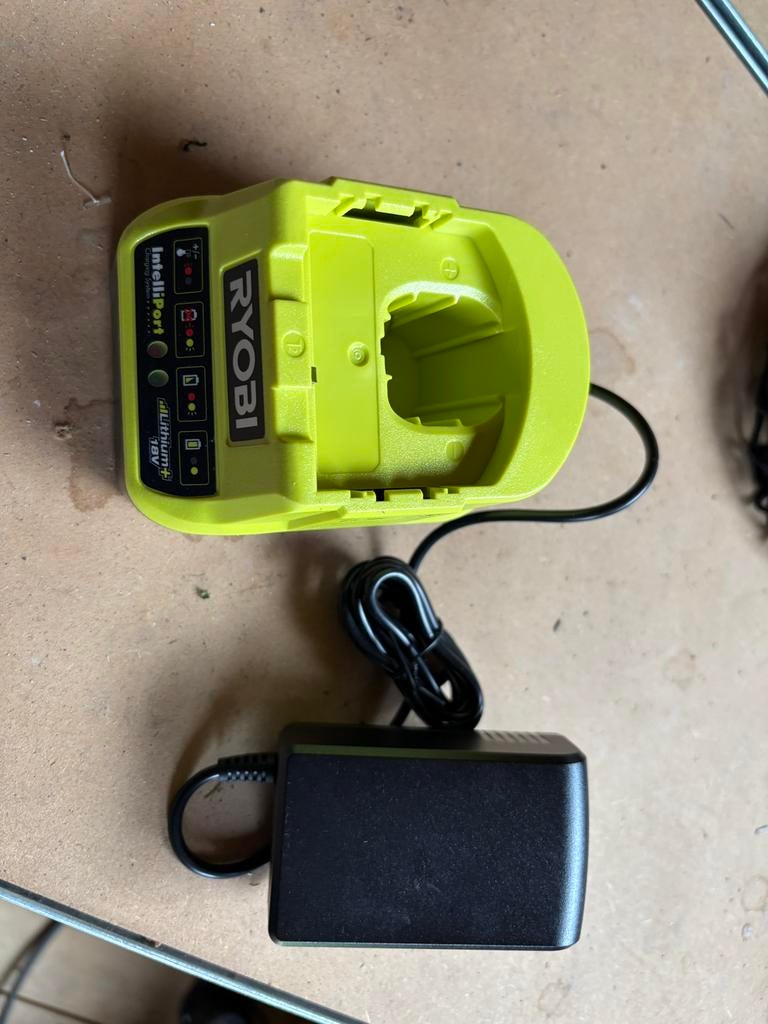 Chargeur ryobi 18v one+ 100% neuf, Bricolage & Construction, Enlèvement ou Envoi, Neuf