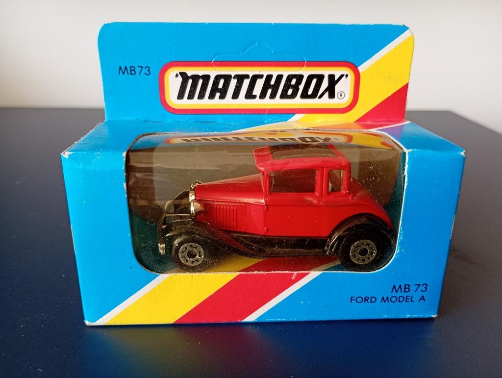 Matchbox MB 73 Ford Model A rood in doosje, Hobby en Vrije tijd, Modelauto's | Overige schalen, Ophalen of Verzenden