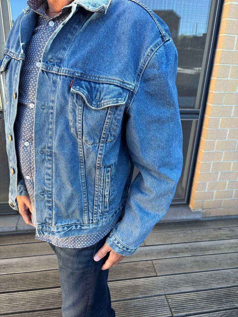 Damesjassen en jeansjas Levis man of vrouw, Ophalen, Zo goed als nieuw