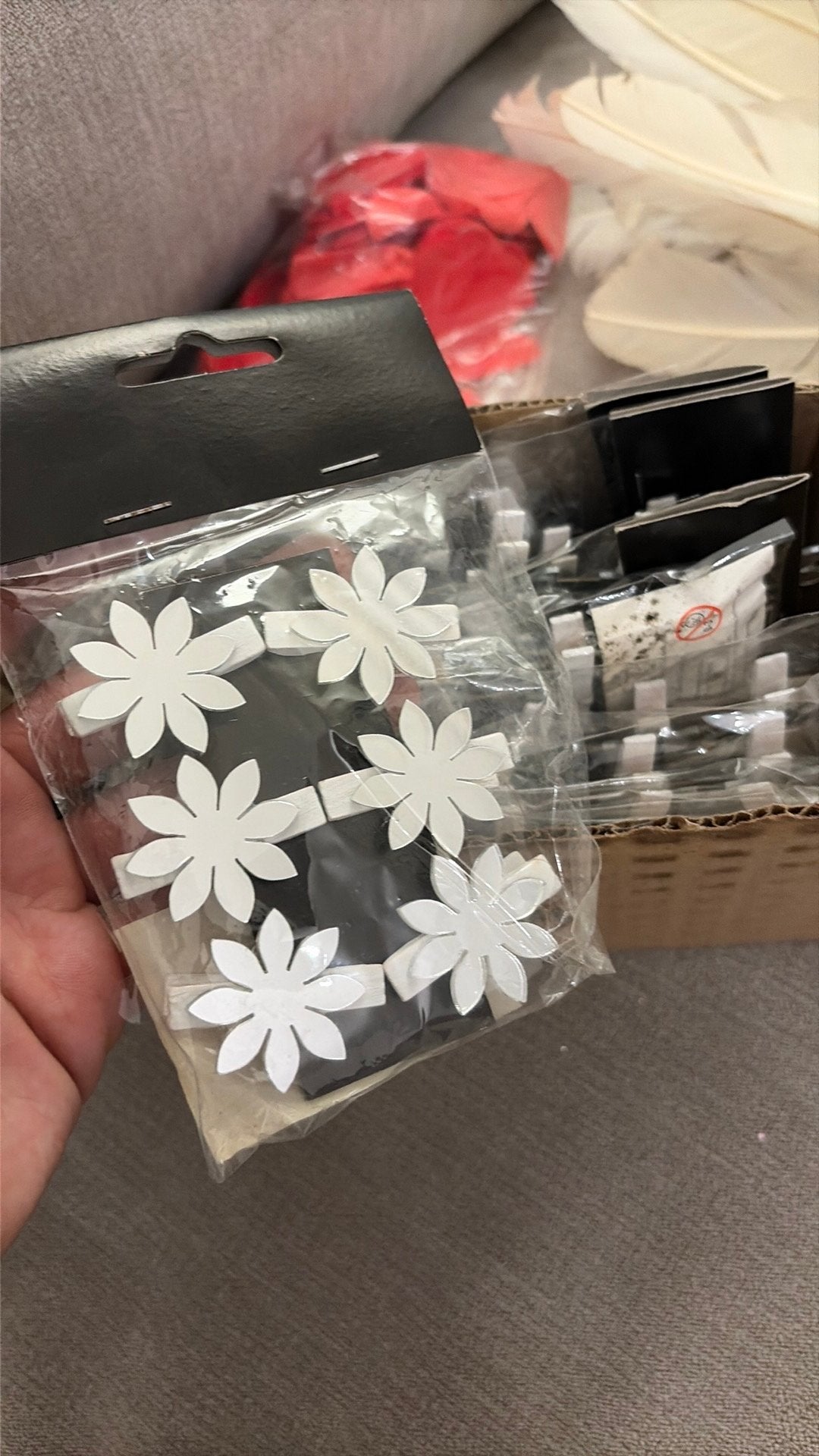 Bloemetjes decoratie op wasknijpers, Enlèvement, Comme neuf