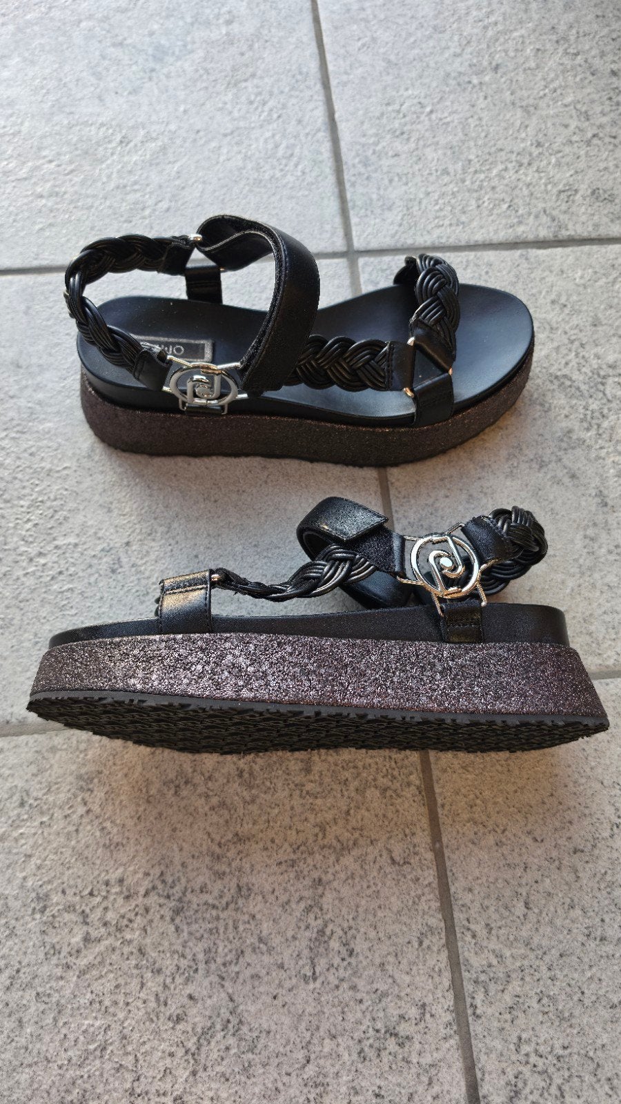 Zwarte Liu-jo sandaal, Kleding | Dames, Schoenen, Ophalen, Zwart, Sandalen of Muiltjes, Zo goed als nieuw