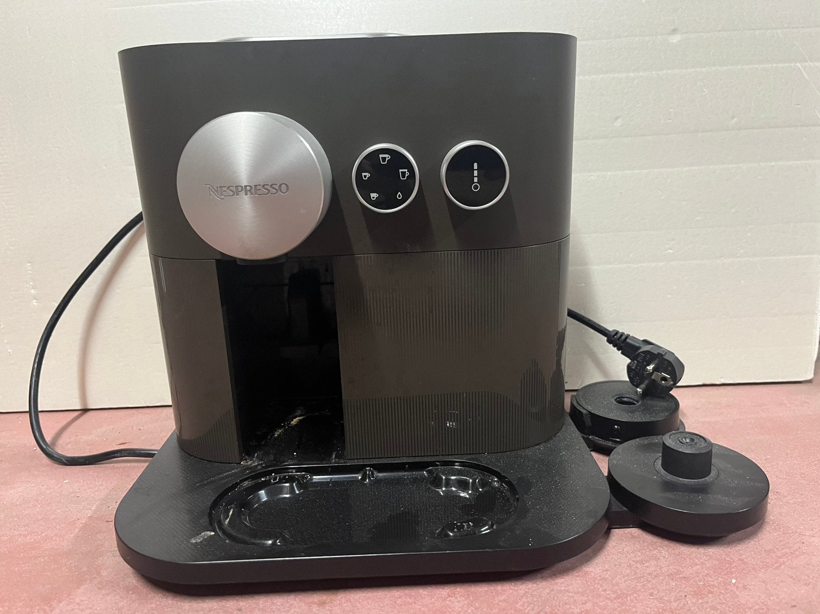 Le Longhi Nespresso, Réservoir d'eau amovible, Dosettes et capsules de café, Utilisé, 4 à 10 tasses
