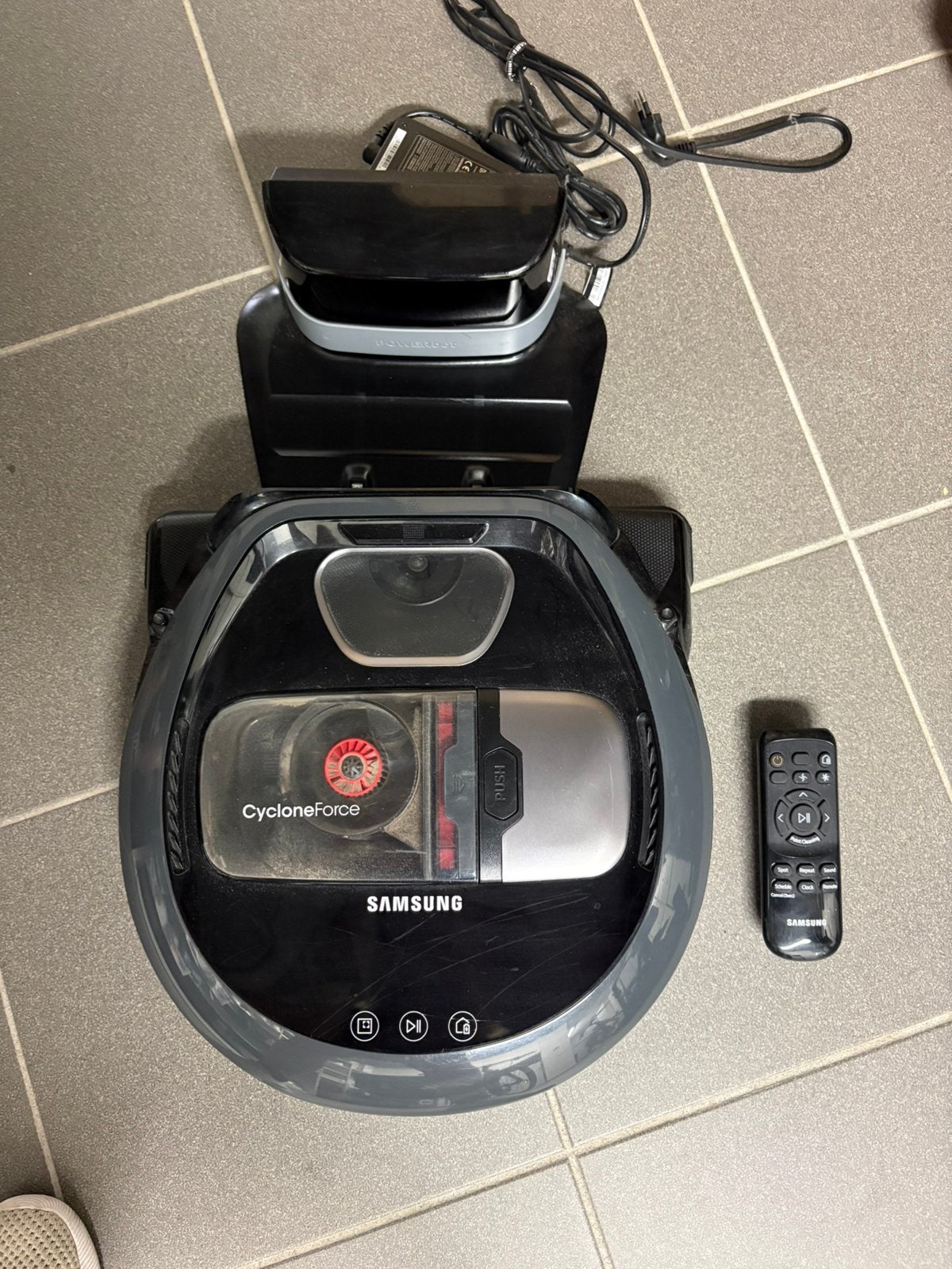 Stofzuigerrobot met laadstation Samsung, Elektronische apparatuur, Stofzuigers, Ophalen, Gebruikt, Samsung