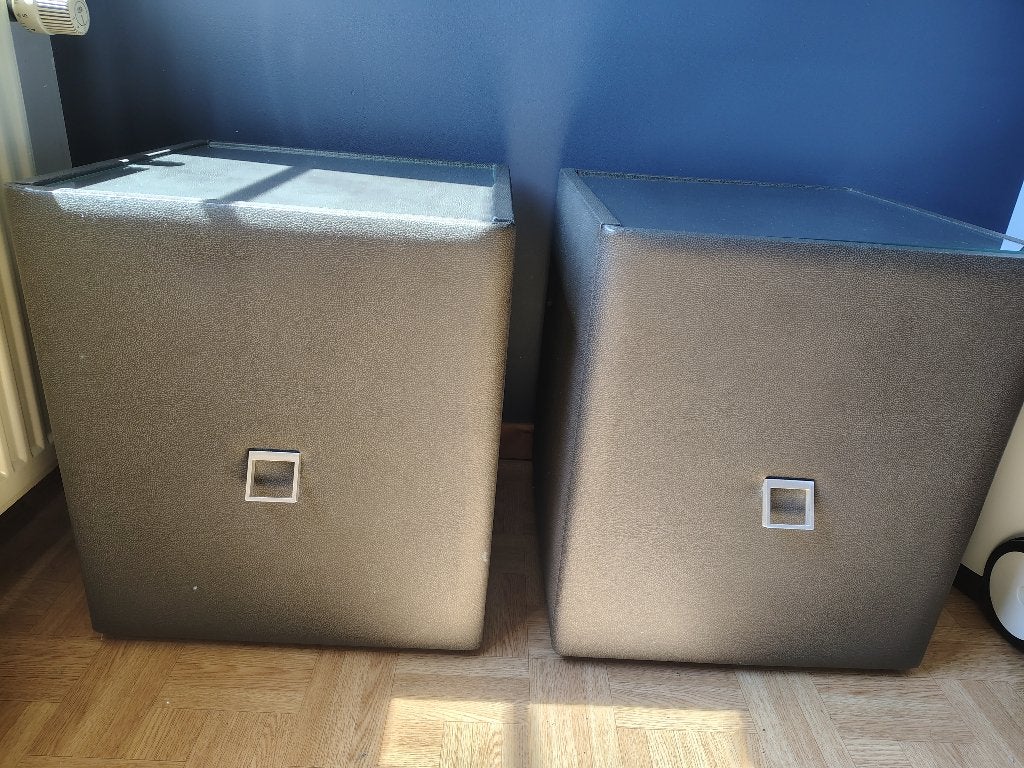 2 nachtkastjes. Grijs, Ophalen, Overige materialen, Gebruikt, 55 tot 70 cm