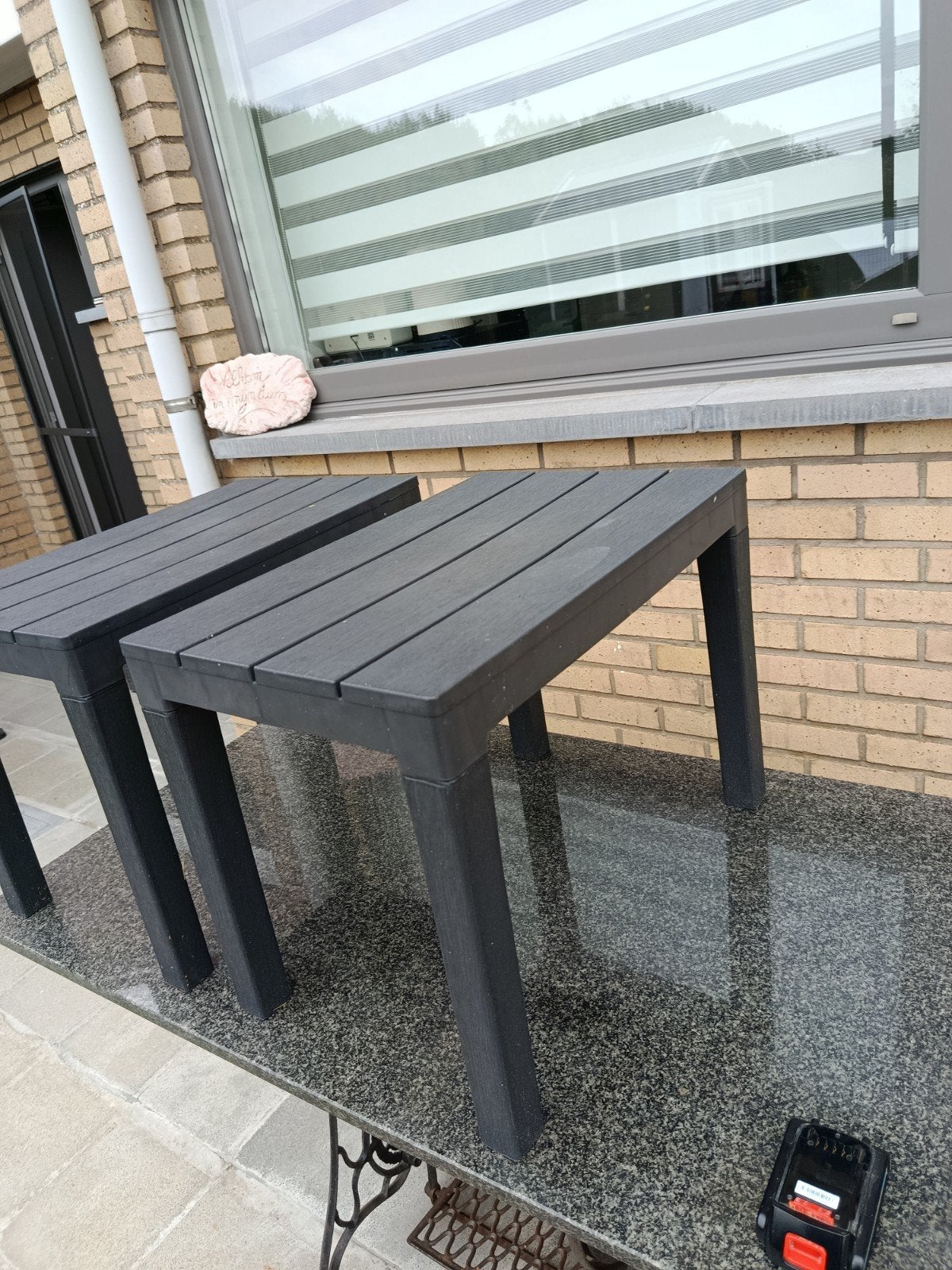 2 bijzettafels klein tuin, Tuin en Terras, Ophalen, Zo goed als nieuw, Rechthoekig, Kunststof