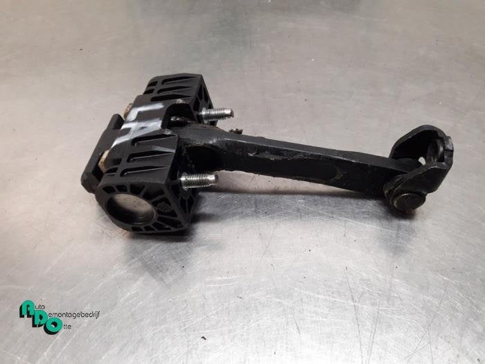 Butée 4portes arrière gauche d'un Opel Zafira B (Zafira B, -, Opel, 3 mois de garantie, Utilisé