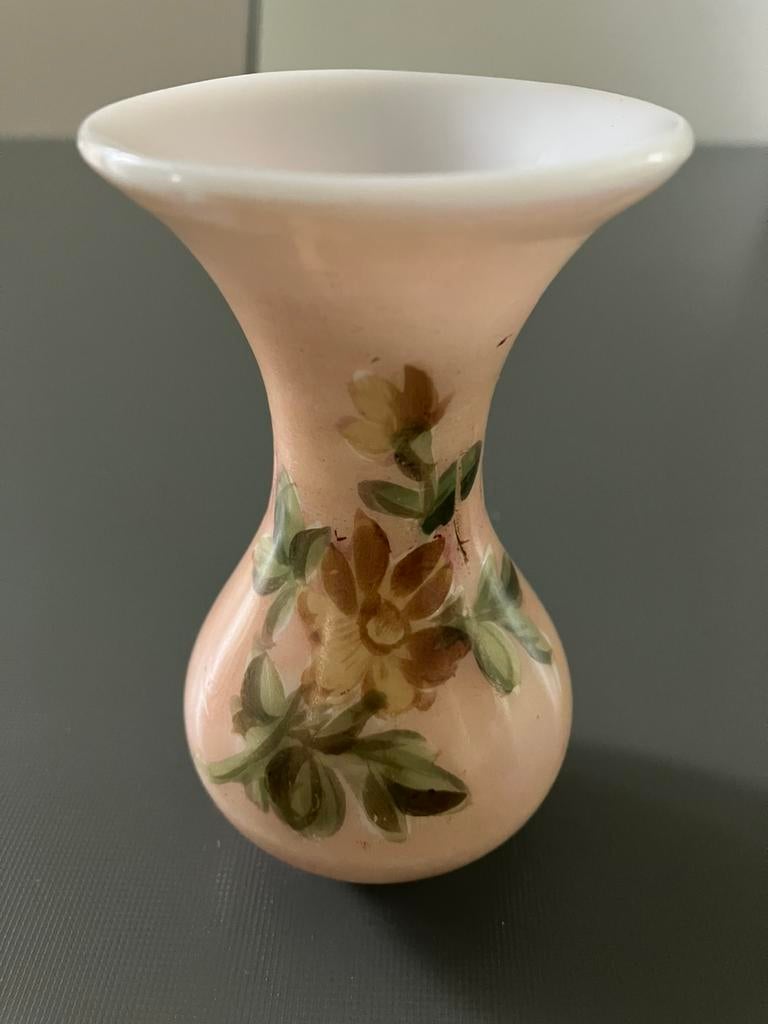 Klein oud opaline-vaasje (melkglas)., Antiek en Kunst, Ophalen of Verzenden