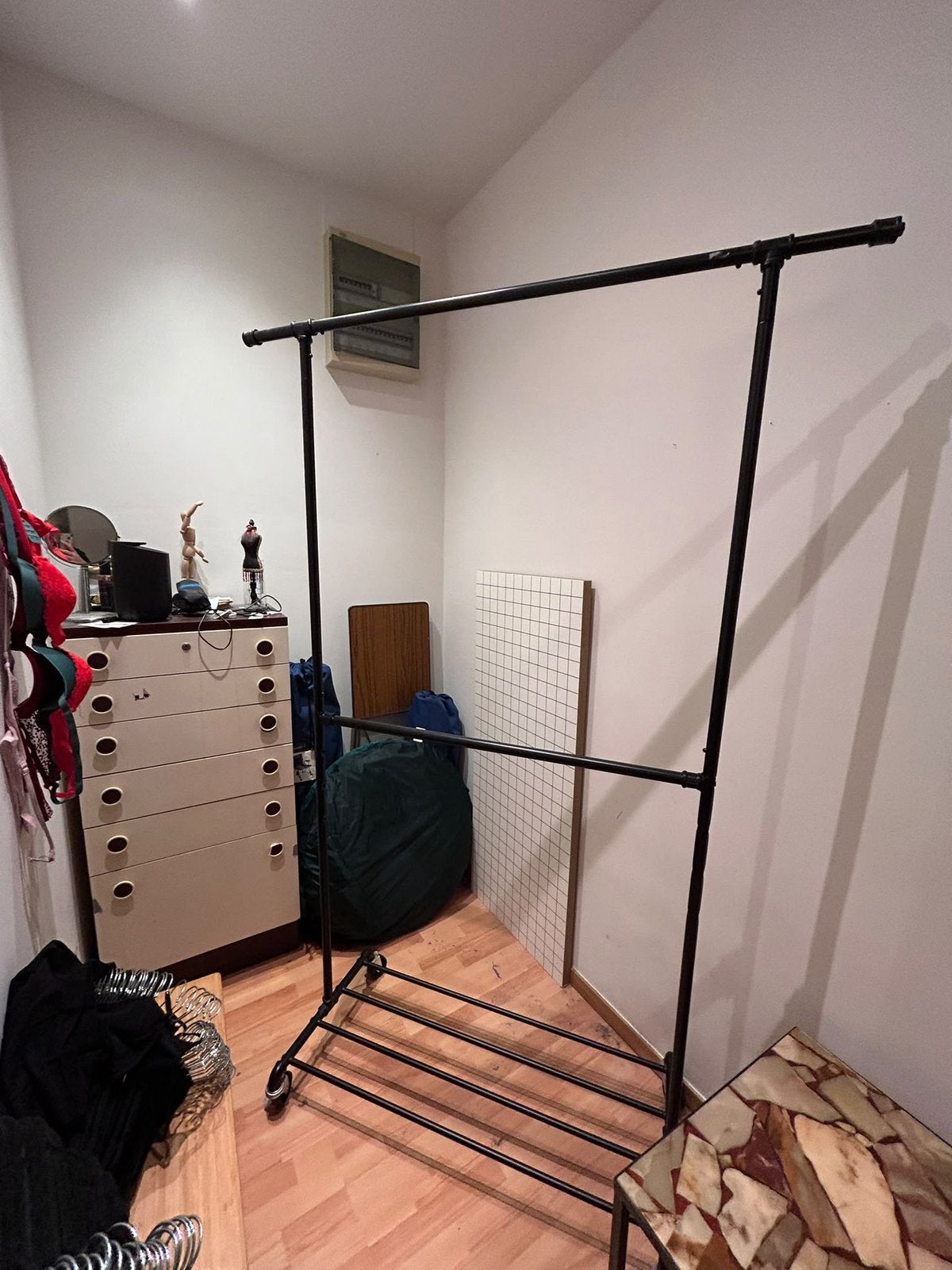 Zwart kledingrek op wieltjes dubbelhoog, Ophalen, Zo goed als nieuw