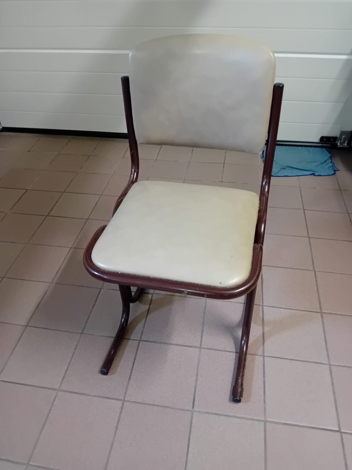 4 stevige en degelijke stoelen, Ophalen