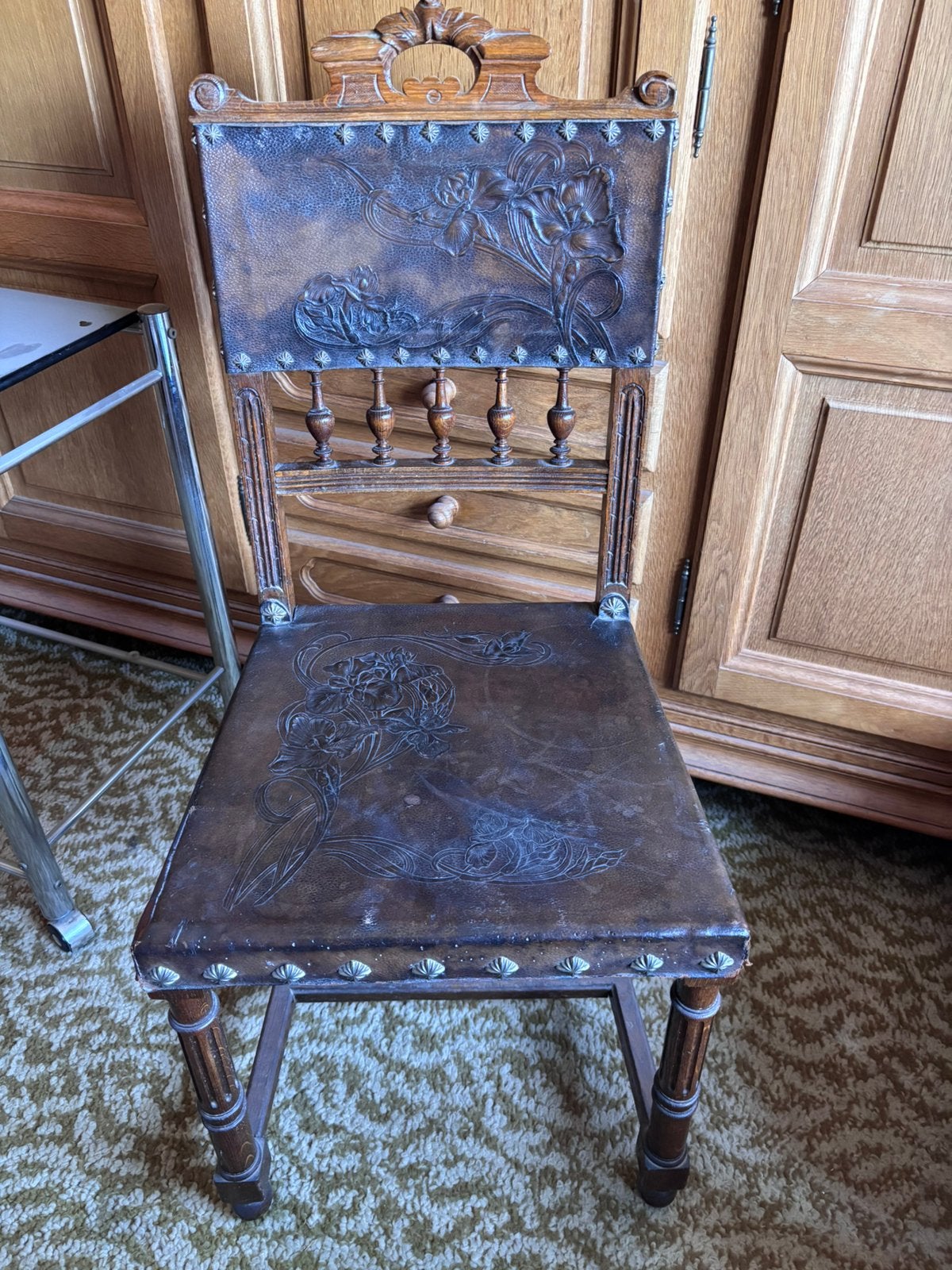 Chaise et tabouret anciens style Art Nouveau, Enlèvement