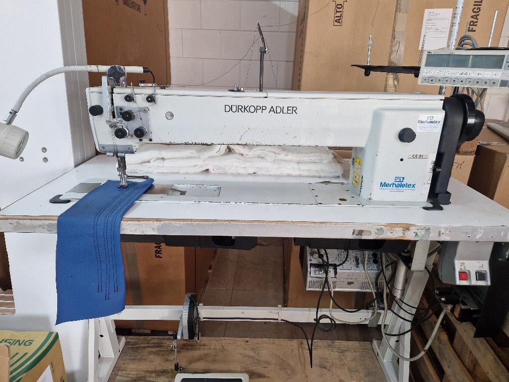 Durkopp Adler 467 lang arm 3 voudig transport leermachine, Hobby en Vrije tijd, Naaimachines en Toebehoren, Gebruikt, Naaimachine