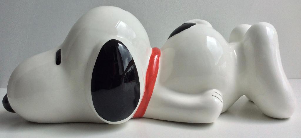 Snoopy piggy bank / spaarpot 37 cm lang op 14,2 cm hoogte, Verzamelen, Ophalen of Verzenden, Zo goed als nieuw, Steen, Aardewerk of Keramiek
