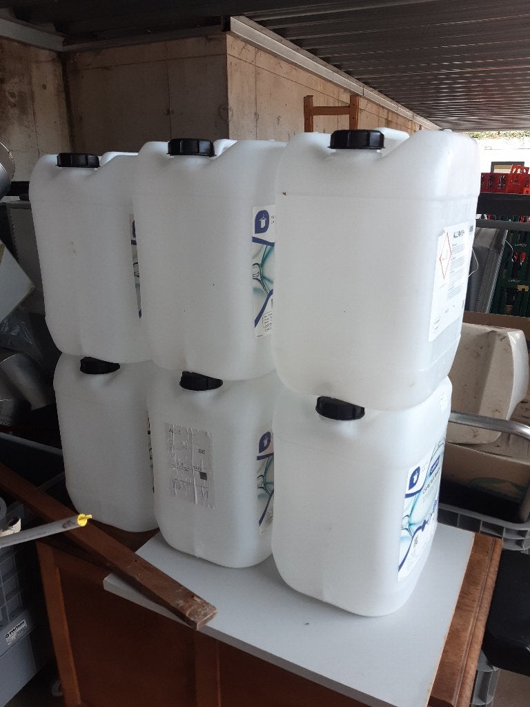 6  tonnen van 20 liter, Ophalen, Zo goed als nieuw