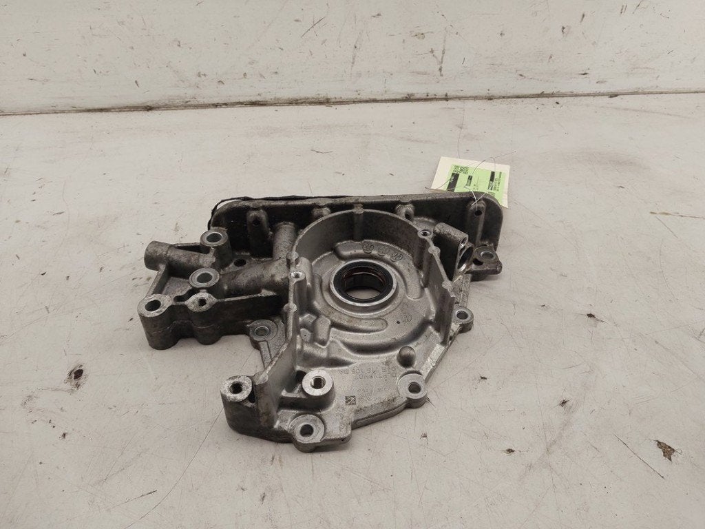 OLIEPOMP Audi A3 Sportback (8YA) (01-2019/-) (|04E115105BA|), Auto-onderdelen, Info@audi.de, Audi, Audi AG, Gebruikt