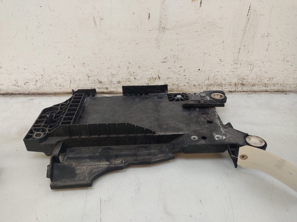 BAC A BATTERIE BMW 1 serie (F40) (01-2019/-), Utilisé, BMW, Petuelring 130
80809  München, DE, Bayerische Motoren Werke AG