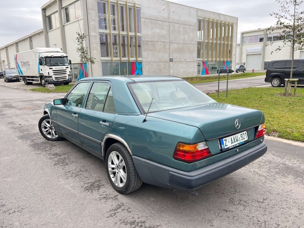 Mercedes-Benz E-Klasse E200 BENZINE Oldtimer * 1 Eigenaar *, foto 2