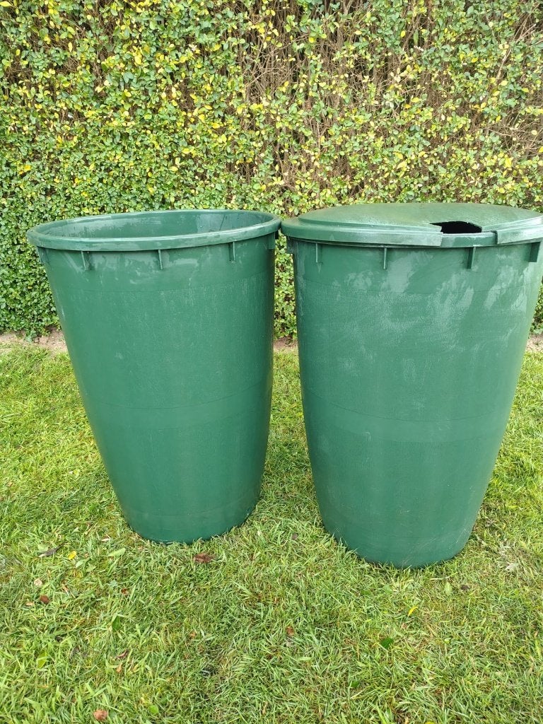 Twee regentonnen van 210L, 150 liter of meer, Ophalen, Zo goed als nieuw, Kunststof