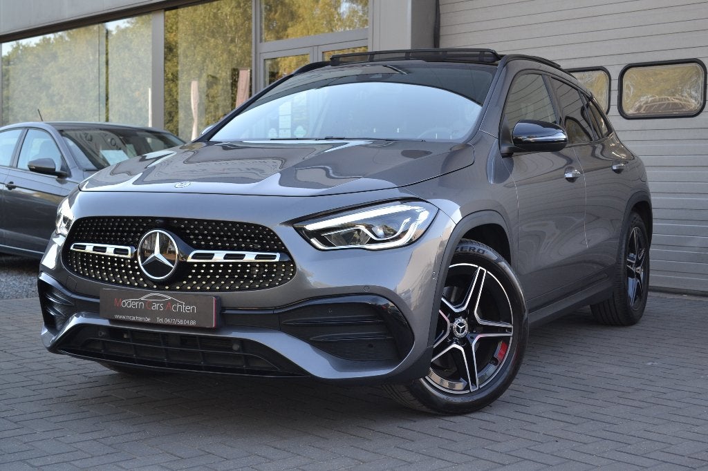 Mercedes GLA 180 AMG Line * Benzine * Pano dak, Auto's, Dealer onderhouden, 4 cilinders, Bedrijf, 5 zetels