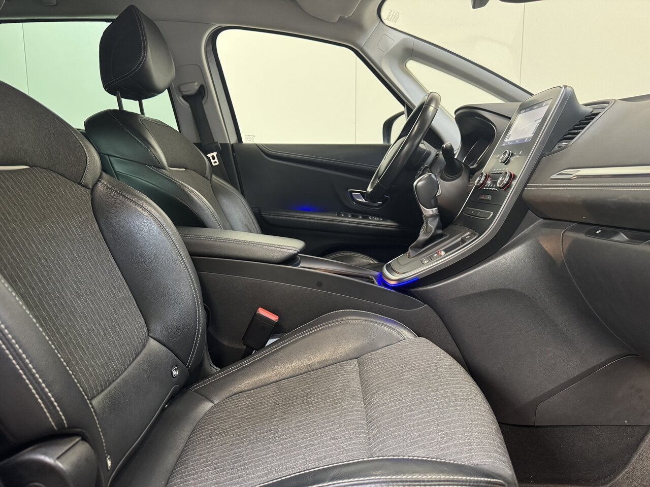 Renault Grand Scenic 1.3 TCe 7 PL  Autom. - Airco - GPS - T, Autos, 0 kg, Achat, 7 places, 0 kg