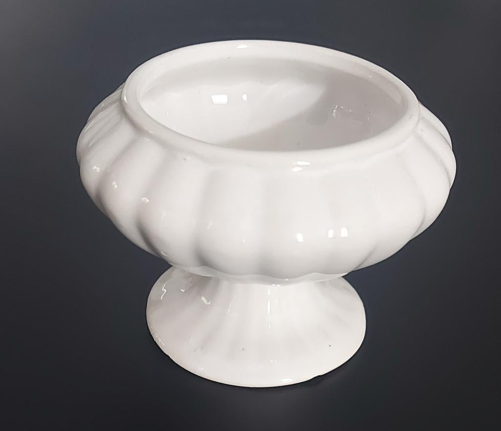 Kleine witte keramische pot in de vorm van een bassin, Huis en Inrichting, Ophalen, Gebruikt, Wit, Aardewerk of Porselein