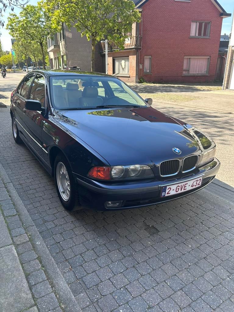 BMW E39 525 TDS - TRÈS PROPRE - ACIER INOXYDABLE - CUIR, Carnet d'entretien, 5 portes, Automatique, Particulier