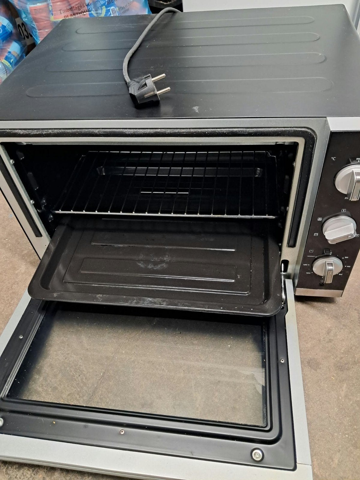 four tres bon état, Ophalen, Oven