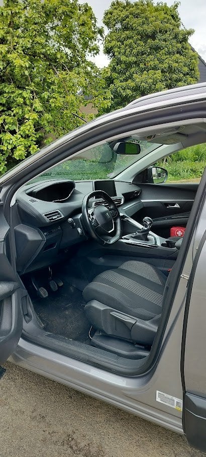 PEUGEOT 5008 7 litres 2020, 1197 cm³, Argent ou Gris, Achat, Euro 6