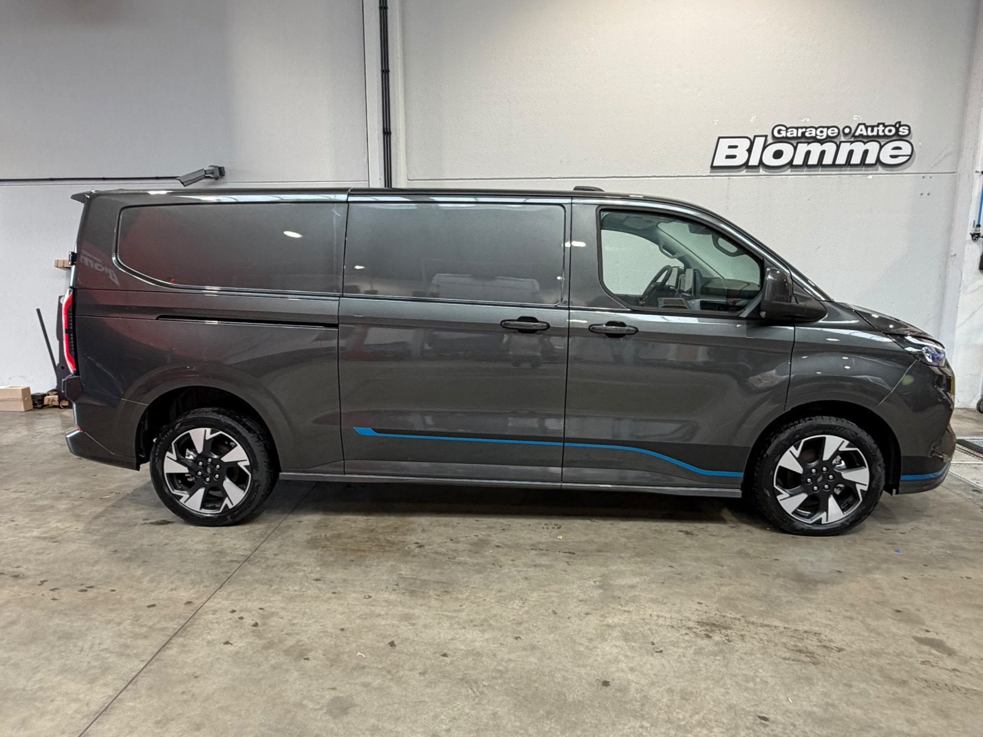 Ford Transit Custom SPORT 320 2.0 TDCI L2H1 NIEUW 5 jaar fab, Auto's, Dealer onderhouden, Gebruikt, Euro 6, 4 cilinders