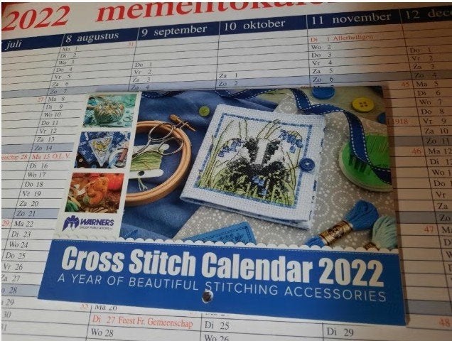Calendrier 2022 du magazine CrossStitcher, Enlèvement ou Envoi, Comme neuf, Broderies à la main, Patron