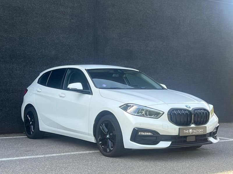 BMW Série 1, Gebruikt, Wit, https://public.car-pass.be/vhr/0e8ef258-26df-4cda-ba43-08c4b0a391bb, Bedrijf
